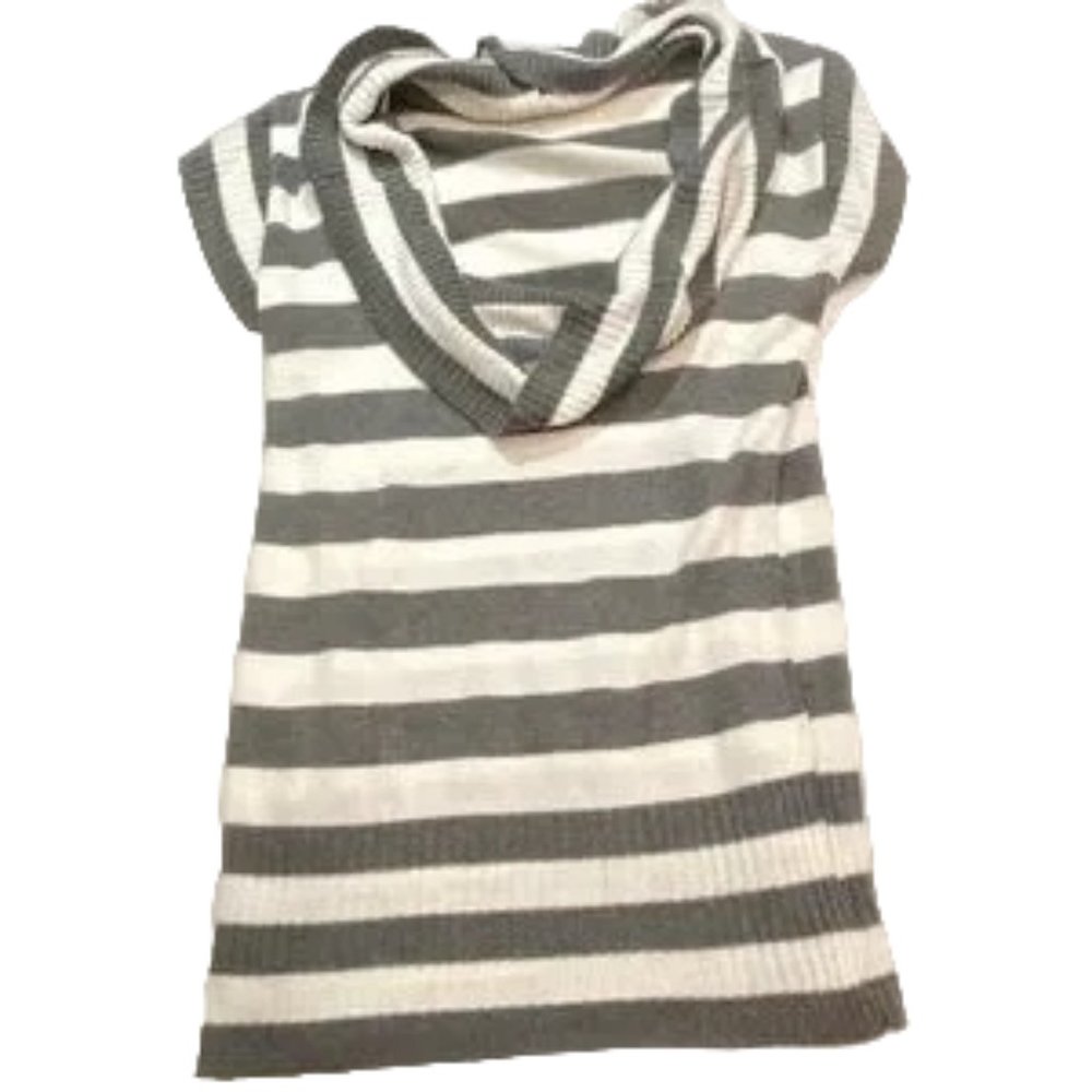 CHARLOTTE RUSSO SHORT SLEEVE GRAY AND WHITE STRIPED SWEATER - SIZE MEDIUM